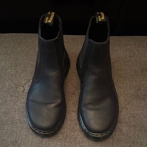 Dr. Martens Embury Chelsea Boots 🥾